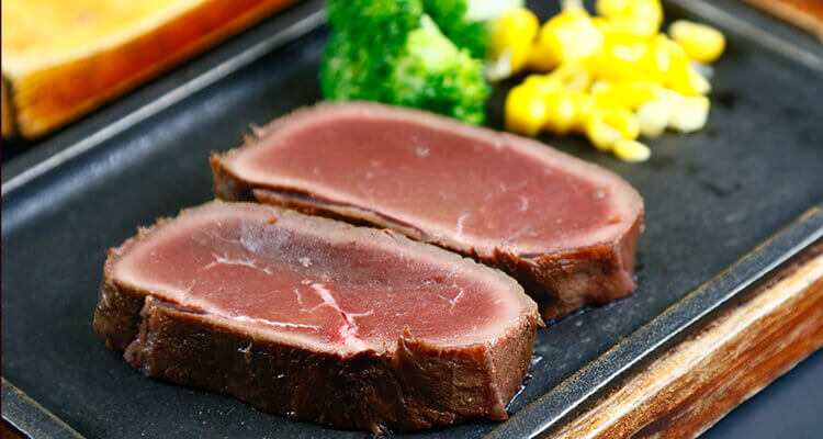 鹿肉or猪肉ステーキさらに、鹿刺しが付いた絶品料理☆